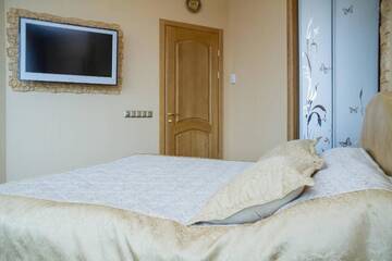 Улучшенные апартаменты с 1 спальней, балконом и видом на реку в  Most City Apart-Hotel